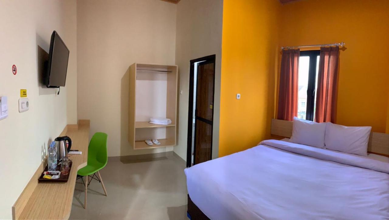 Hotel Sriwijaya 99 Palembang Exterior photo